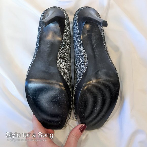 Calvin Klein Cora Black and White Pebble Platform Peep Toe Pumps 9 - Picture 10 of 12
